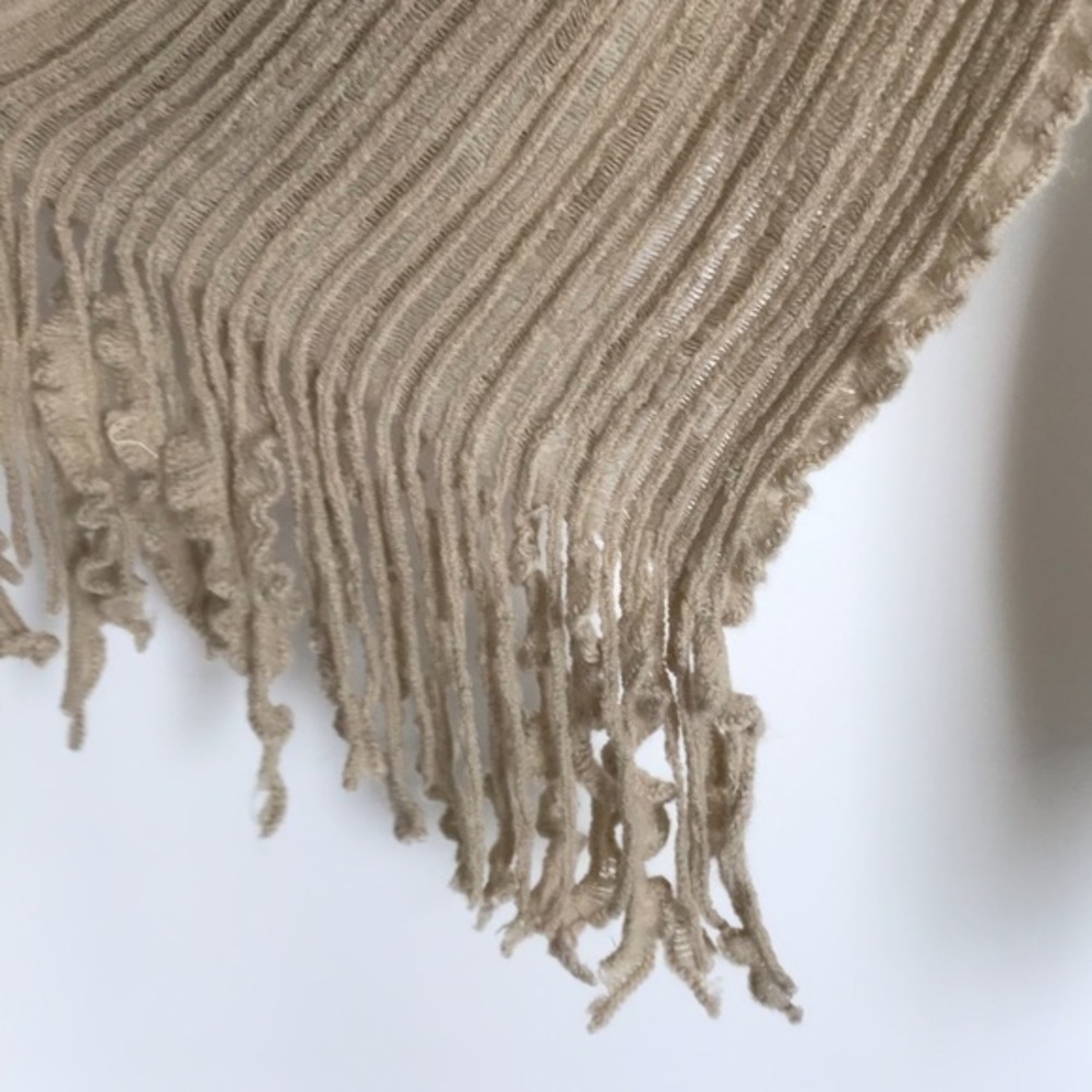Betsey Johnson Oatmeal Tan Ruffle Ripple Scarf New - Picture 3 of 7